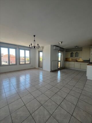  Appartement à louer 4 pièces 84 m²