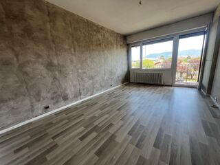  Appartement à louer 3 pièces 77 m²