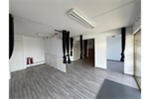 Local commercial avec vitrine 1100 74100 Annemasse
