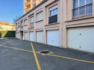  Parking / Garage à louer 14 m²