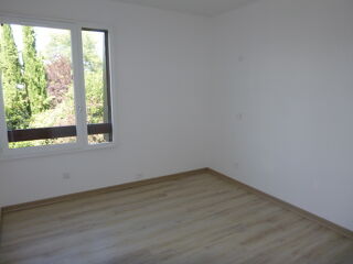  Appartement à louer 3 pièces 65 m²