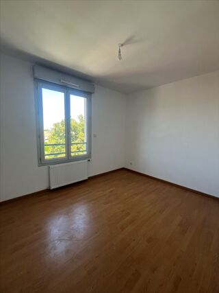  Appartement à louer 4 pièces 84 m²
