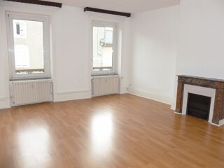  Appartement à louer 3 pièces 105 m²