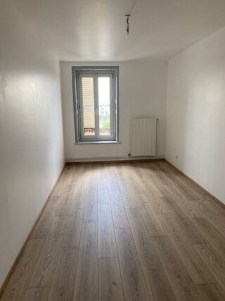  Appartement à louer 4 pièces 118 m²