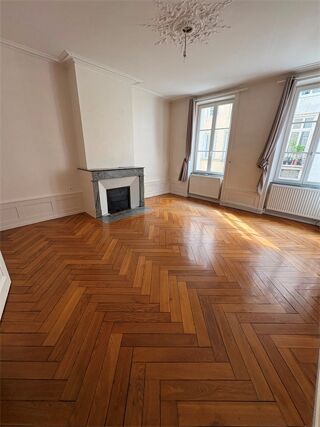  Appartement à louer 3 pièces 73 m²