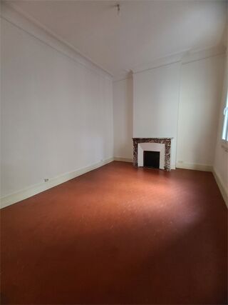  Appartement à louer 4 pièces 120 m²