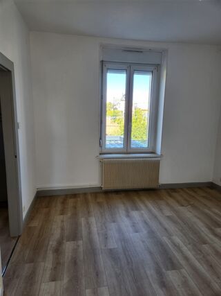  Appartement à louer 3 pièces 85 m²