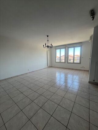  Appartement à louer 4 pièces 84 m²