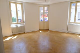  Appartement à louer 3 pièces 100 m²