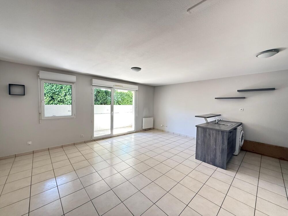 T3 traversant avec terrasse, piscine et double stationnement