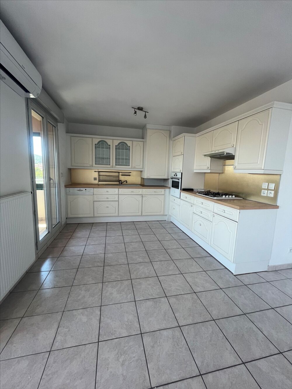 Location Appartement T4 de 85m² avec garage au centre de brindas Brindas