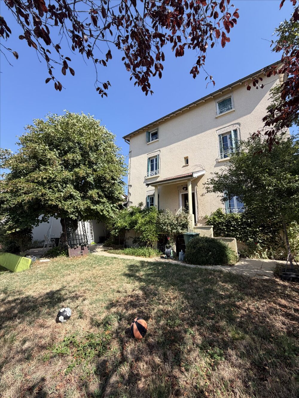 Location Maison Maison meublée 4 pièces – 134 m² avec piscine et terrain  à Vaugneray Vaugneray