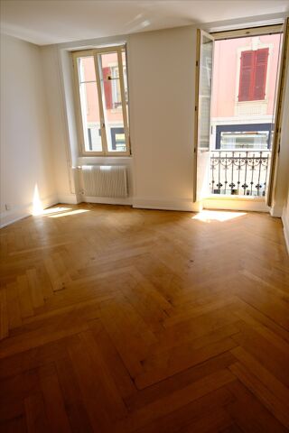  Appartement à louer 4 pièces 102 m²