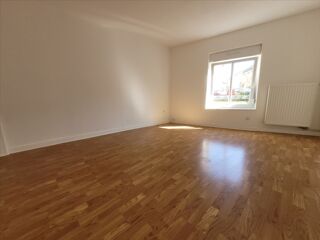  Appartement à louer 3 pièces 96 m²