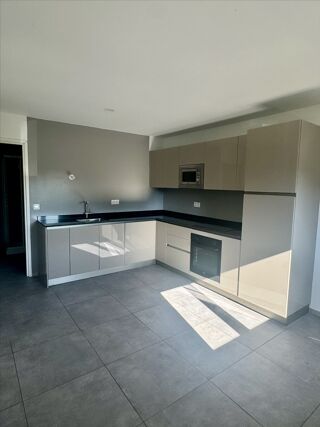 Appartement à louer 5 pièces 150 m²