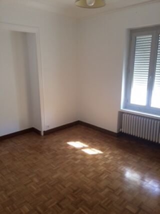  Appartement à louer 4 pièces 99 m²