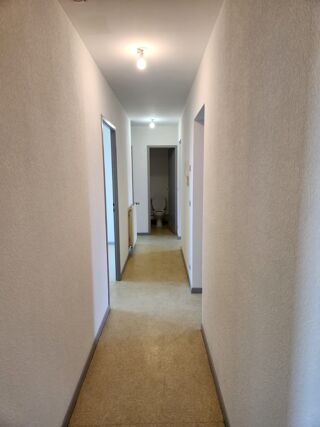 Appartement à louer 4 pièces 81 m²