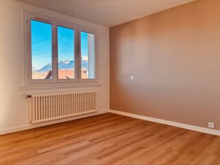  Appartement à louer 3 pièces 65 m²