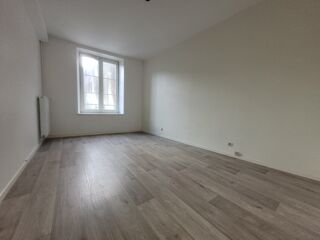  Appartement à louer 3 pièces 89 m²