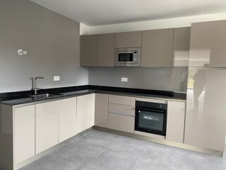  Appartement � louer 5 pi�ces 150 m�