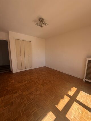  Appartement à louer 3 pièces 65 m²