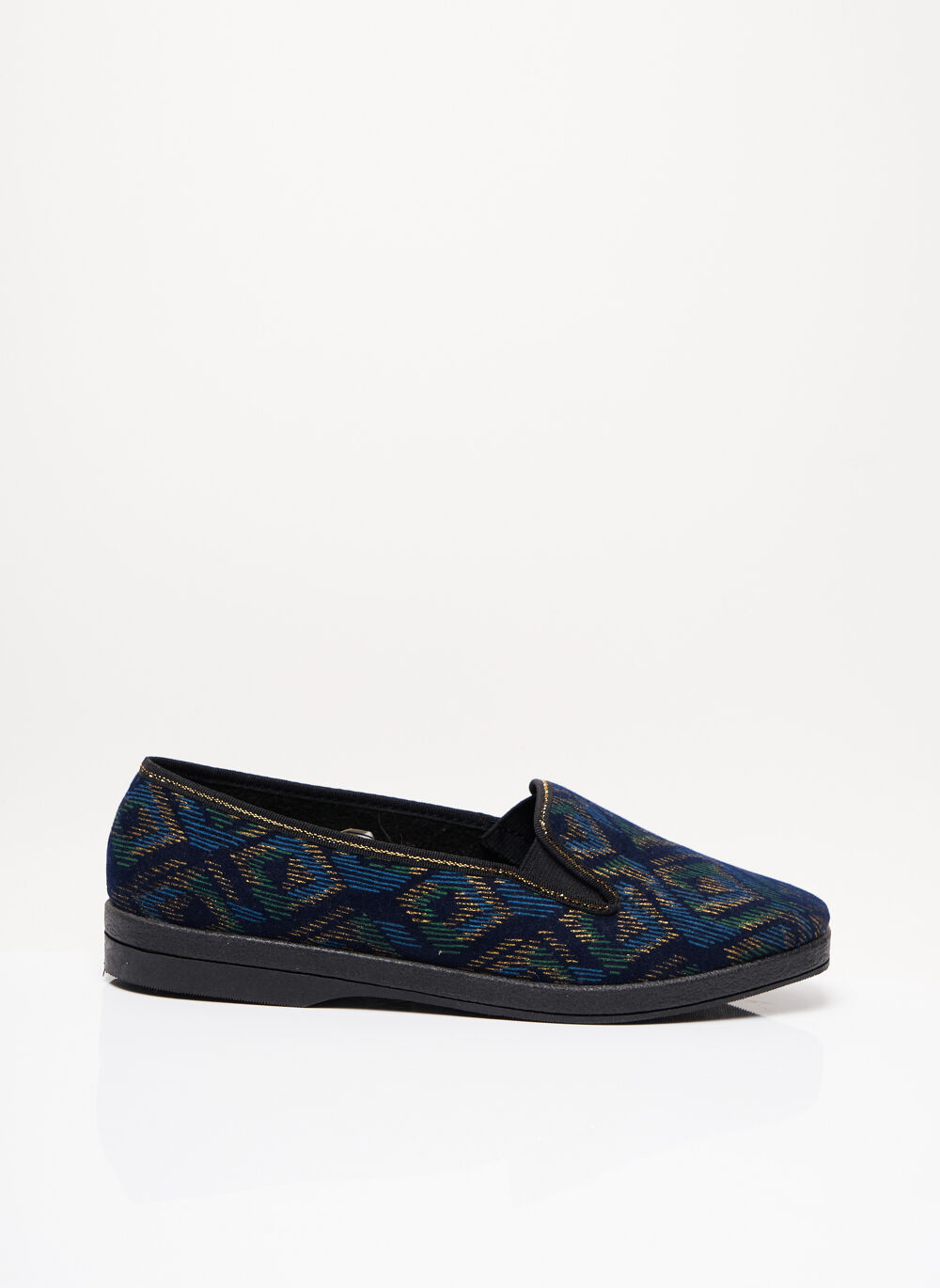 Achetez chaussons pantoufles occasion annonce vente en France