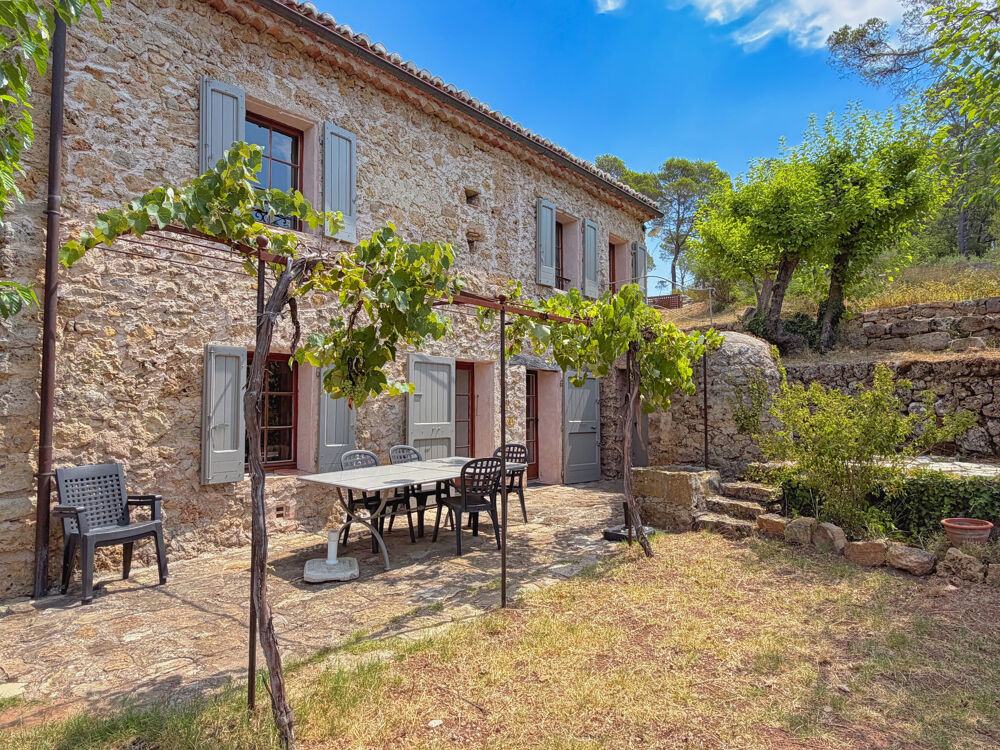 à vendre  Propriété/château Lorgues (83510)