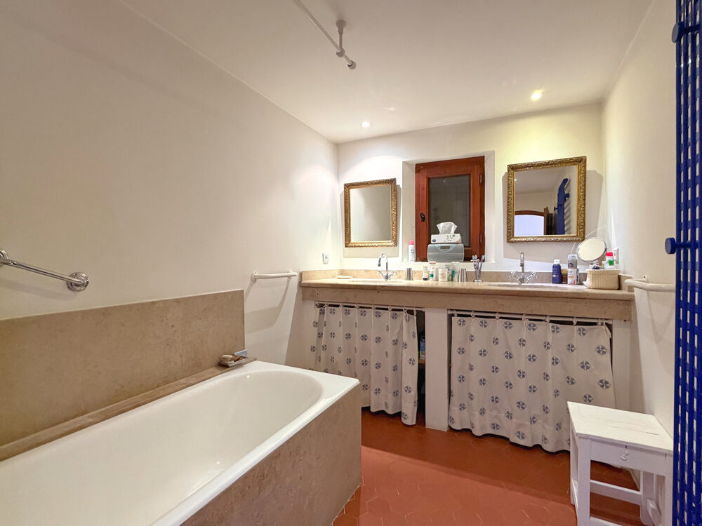 à vendre  Propriété/château Lorgues (83510)