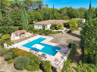 Vente Maison Propriété à vendre à Lorgues   225 m2 habitables, 5 chambres, maison d'amis, piscine et terrain de 4 000 m2 Lorgues