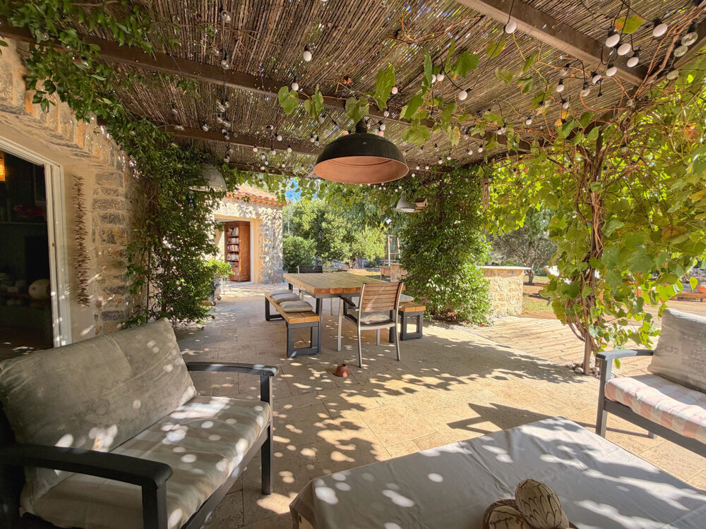 à vendre  Propriété/château Lorgues (83510)