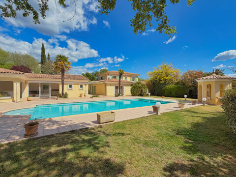   Propri�t� de caract�re avec d�pendance, piscine chauff�e et potentiel locatif. Proche Lorgues Maison - 7 pi�ce(s) - 230 m�