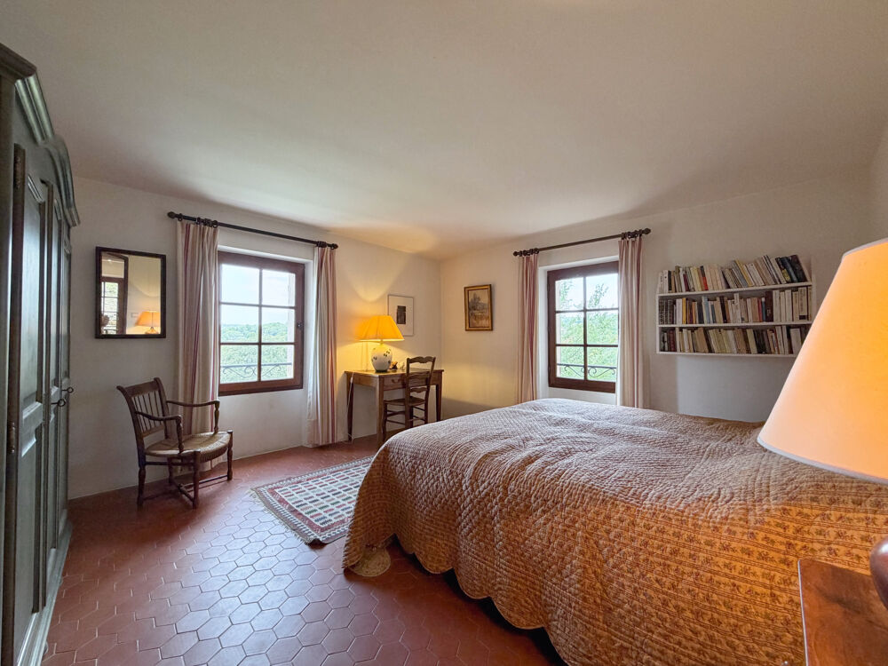 à vendre  Propriété/château Lorgues (83510)