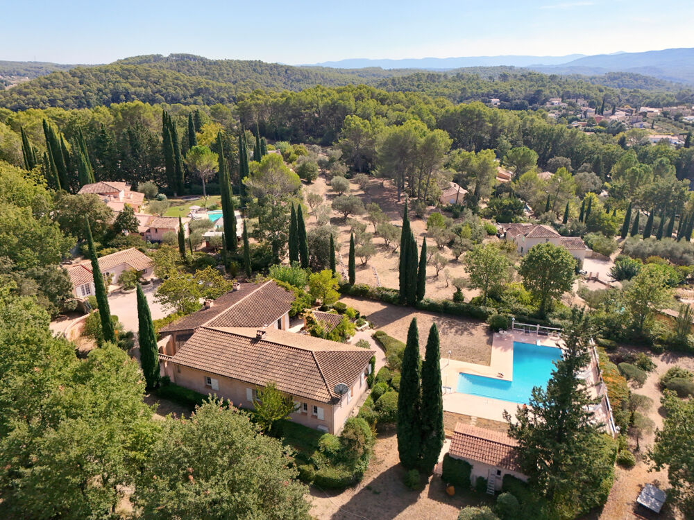 Vente Maison Propriété à vendre à Lorgues   225 m2 habitables, 5 chambres, maison d'amis, piscine et terrain de 4 000 m2 Lorgues