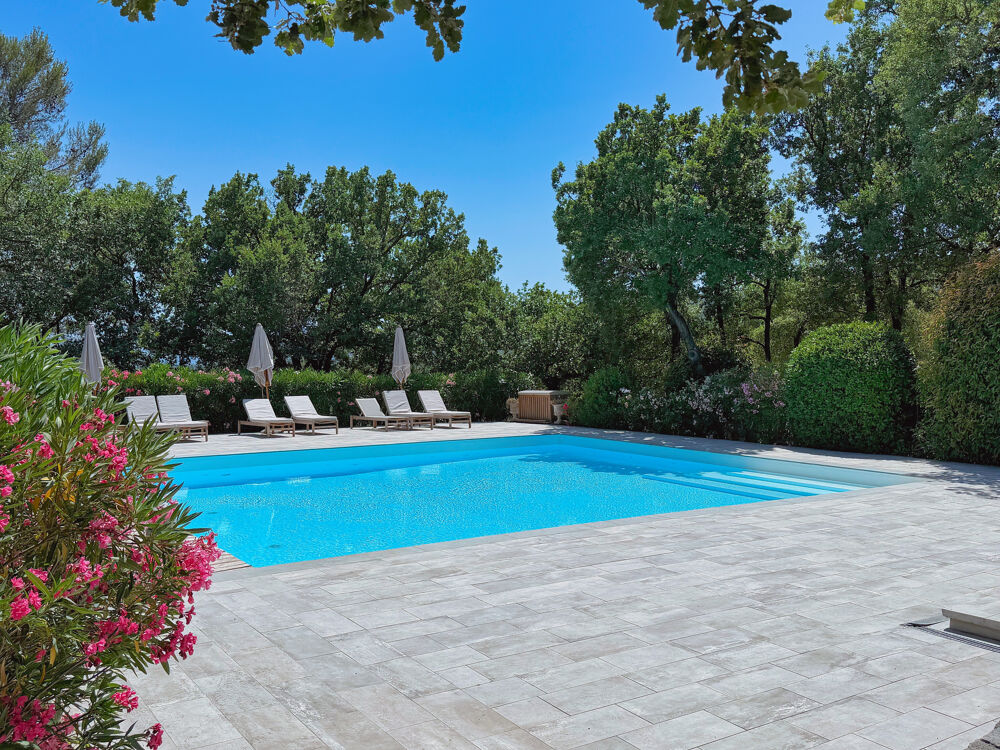 Vente Propriété/Château Propriété de caractère avec ancienne bergerie rénovée, piscine et 7,5 hectares en Provence Callas
