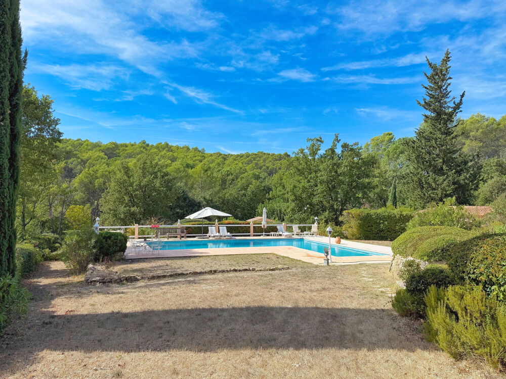 Vente Maison Propriété à vendre à Lorgues   225 m2 habitables, 5 chambres, maison d'amis, piscine et terrain de 4 000 m2 Lorgues