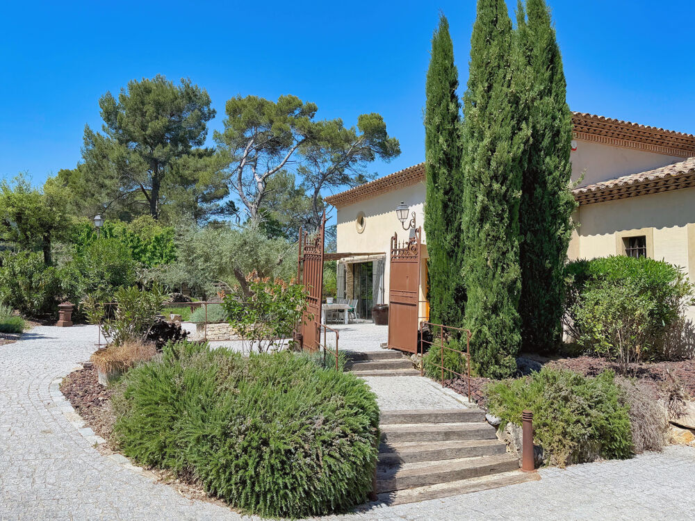 Le Thoronet - Bastide de caractère, volumes et discrétion