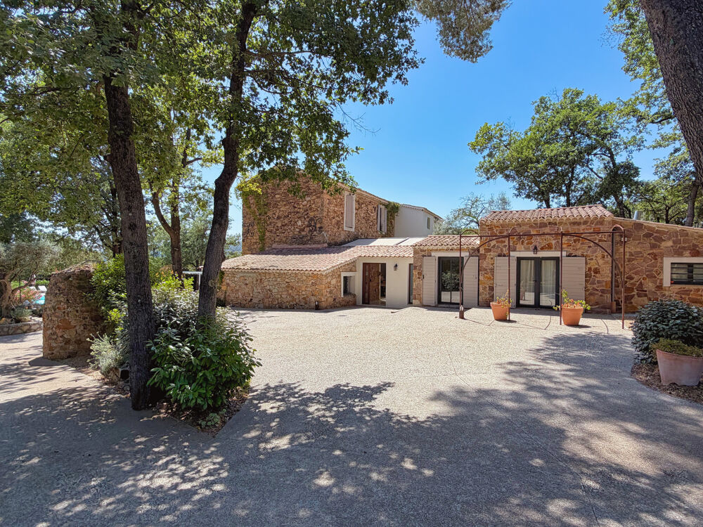 à vendre  Propriété/château Callas (83830)