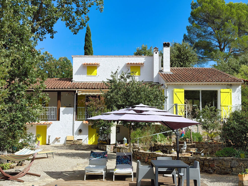Villa rénovée avec studio indépendant, piscine et 3 867 m2 de terrain à Lorgues