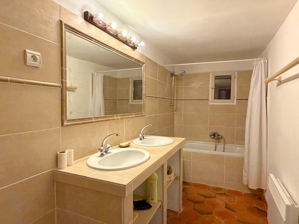 à vendre  Propriété/château Lorgues (83510)