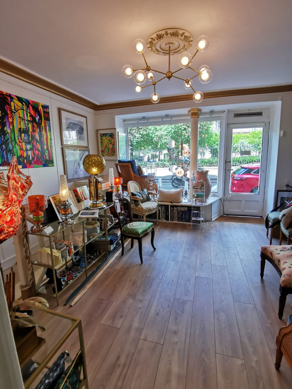   JOLIE BOUTIQUE 