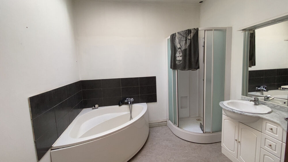 Maison 8 pièces 194 m² · à Essey Et Maizerais · 194 m² · 90 000 €