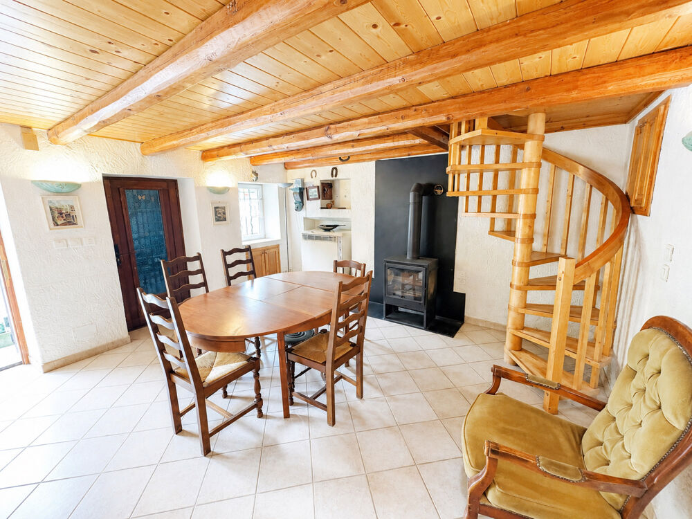 charmante maison avec jardin privatif et garage à Vievola