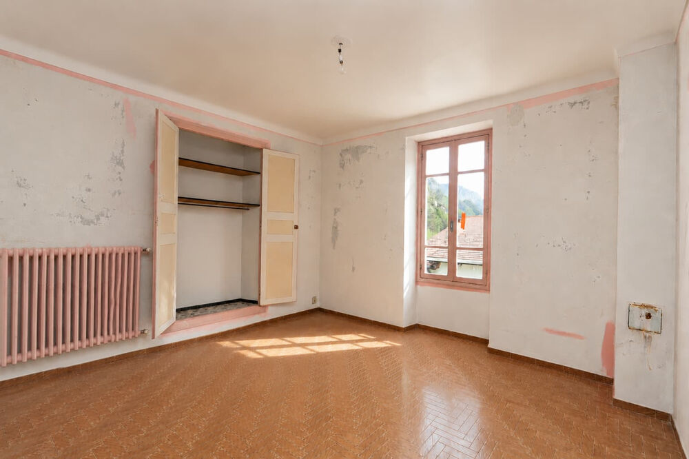 Grand appartement en vente àST DALMAS de TENDE (06)