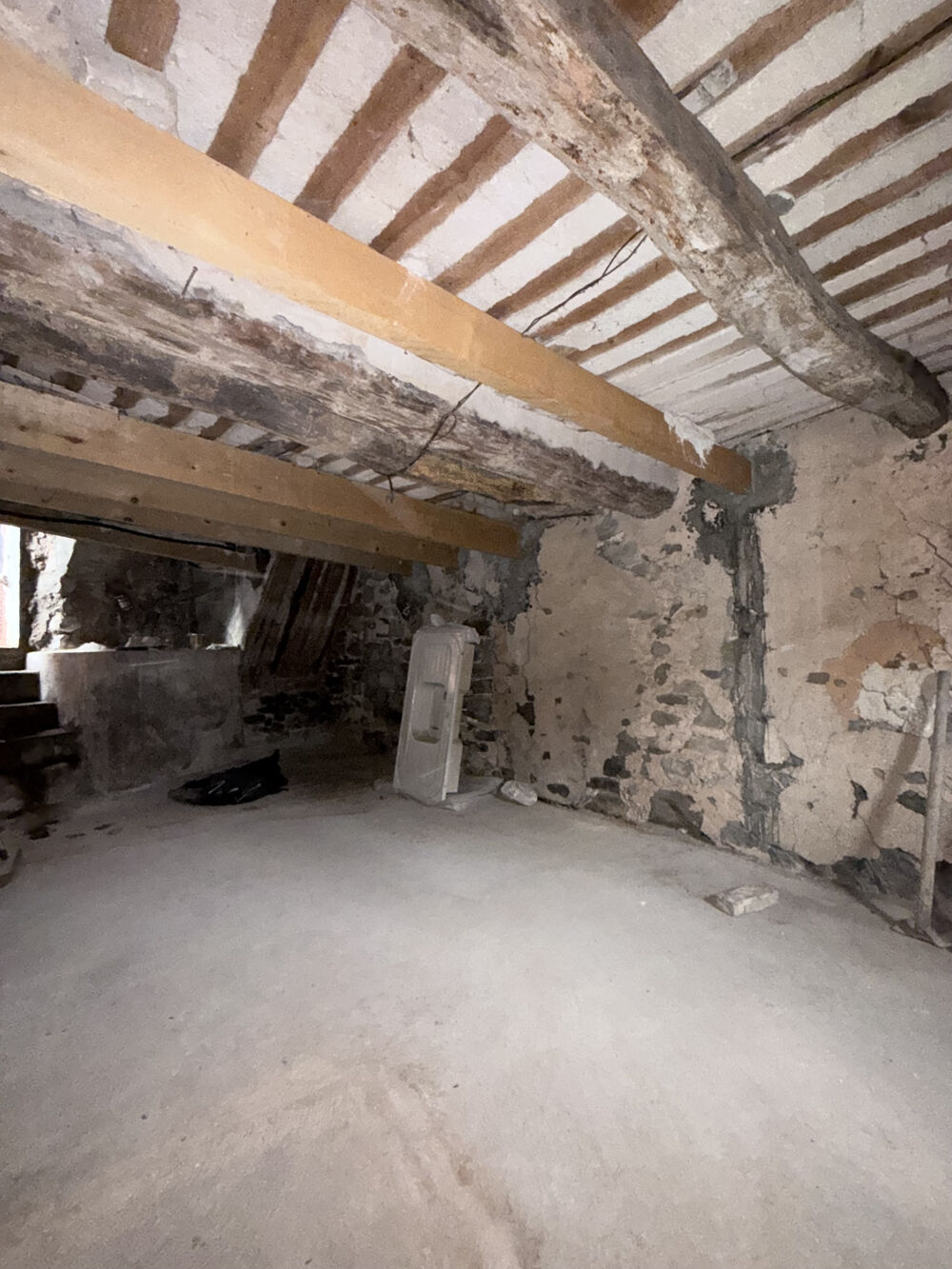 Vente Autre CENTRE VILLE CAVE DE 12M2 AVEC FENÊTRE Sospel