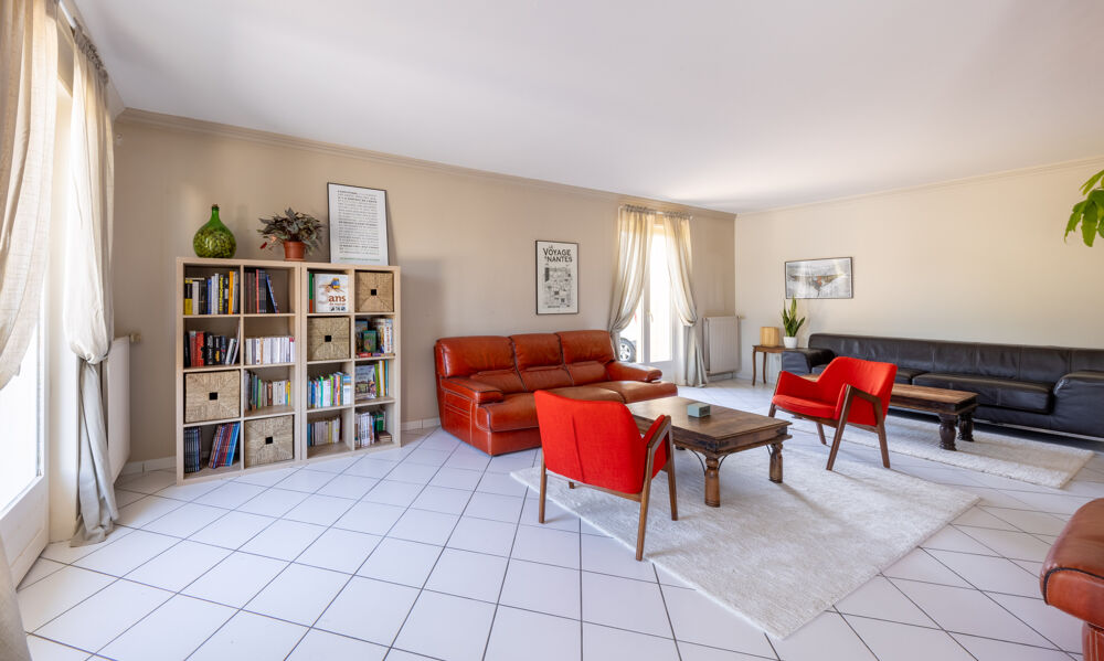 Saint-Galmier / Maison individuelle de 165m2 avec terrain de 800m2 et piscine.