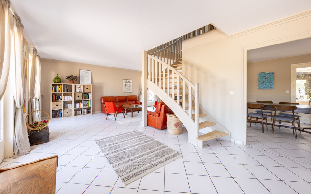 Saint-Galmier / Maison individuelle de 165m2 avec terrain de 800m2 et piscine.