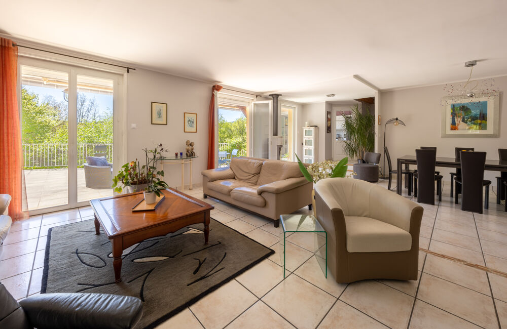 Vente Maison Maison individuelle de 233 m2 habitables avec terrain de 2100m2 arboré avec Piscine. St paul en cornillon