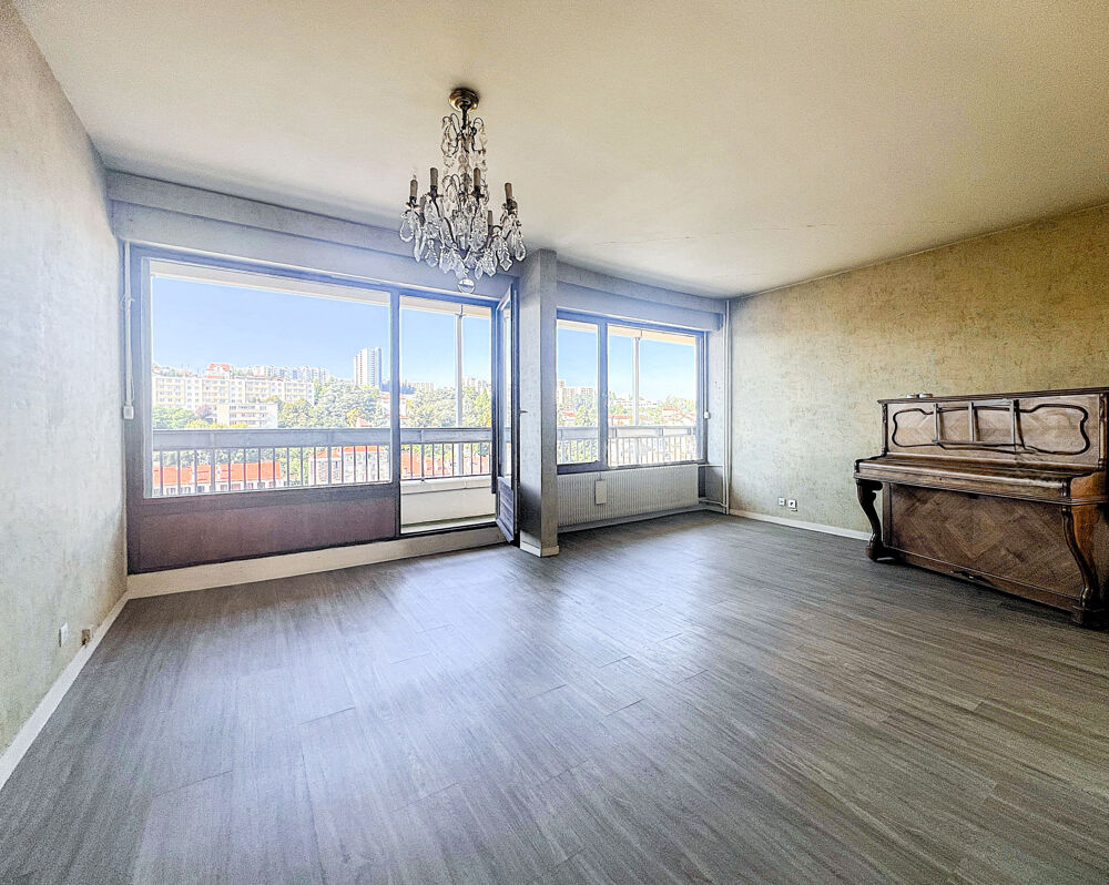 SAINT-ETIENNE BELLEVUE : BEL APPARTEMENT DE 118M2 AVEC GARAGE ET GRAND BALCON