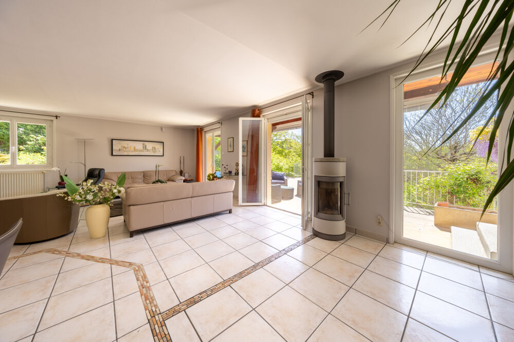 Vente Maison Maison individuelle de 233 m2 habitables avec terrain de 2100m2 arboré avec Piscine. St paul en cornillon