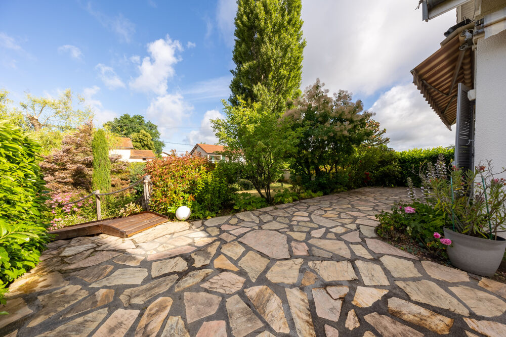 Vente Maison Saint-André le Puy Maison bourgeoise de 160 m2 habitables + Annexes sur un Magnifique parc arboré de 2856 m2 St andre le puy